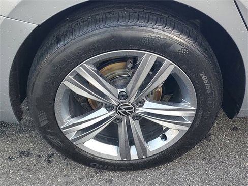 Certified 2024 Volkswagen Jetta SE image 5