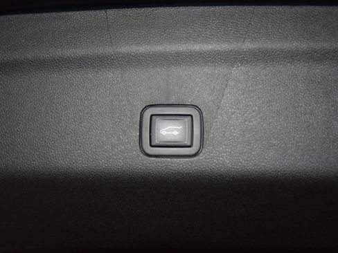 Used 2024 GMC Yukon AT4 AWD/4WD image 29