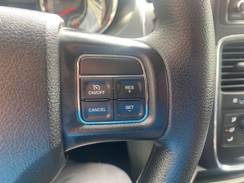 Used 2018 Dodge Grand Caravan SE w/ UConnect Hands-Free Group FWD image 16