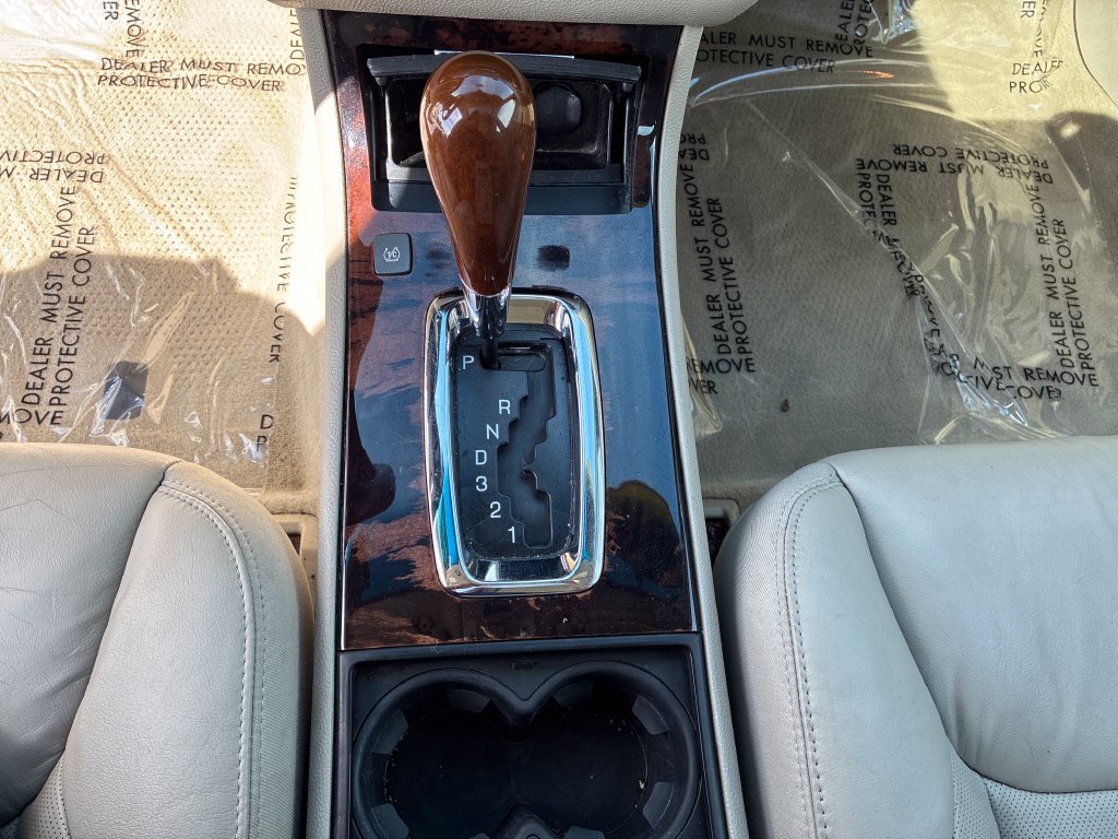 Used 2011 Cadillac DTS Luxury FWD image 16