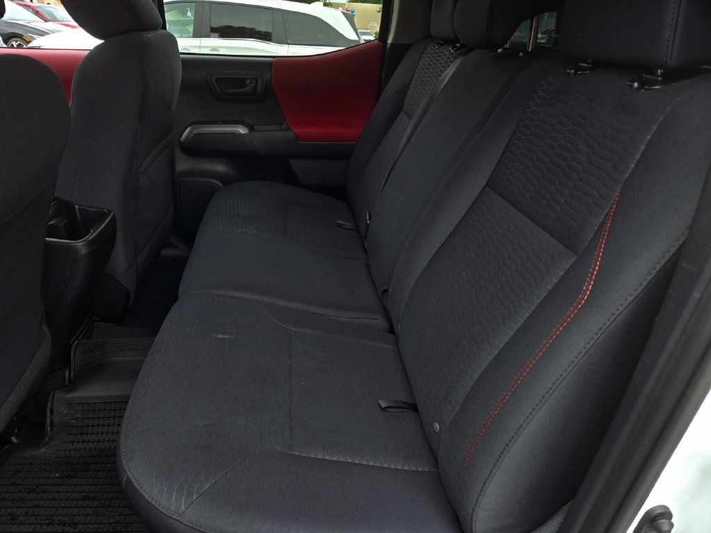 Used 2018 Toyota Tacoma SR5 RWD image 13