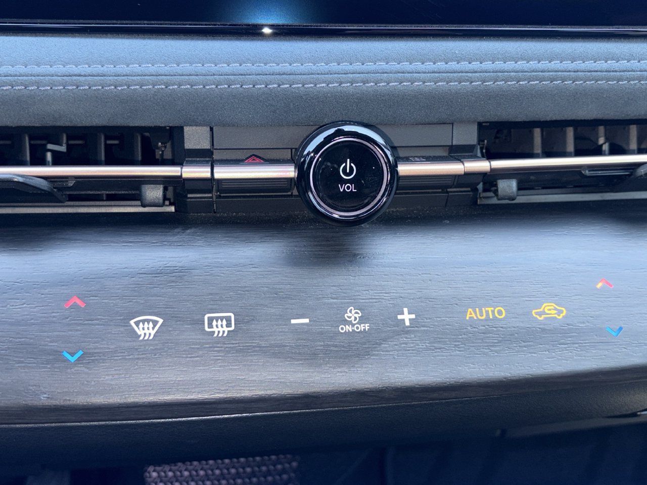 Certified 2023 Nissan Ariya AWD/4WD image 6