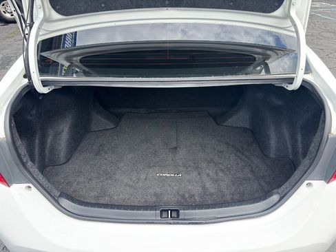Used 2018 Toyota Corolla SE w/ Carpet Mat Package (TMS) FWD image 16