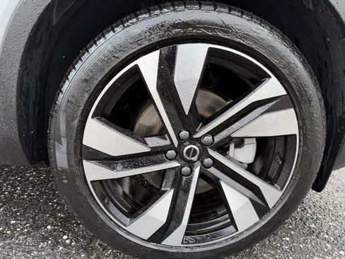 Used 2025 Volvo XC40 B5 Ultra w/ Protection Package Premier image 16