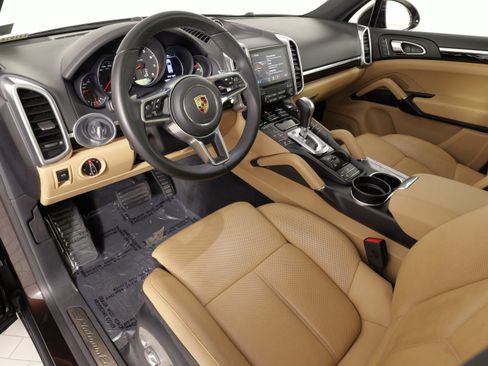 Used 2017 Porsche Cayenne image 28