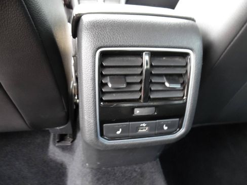 Used 2018 Volkswagen Passat 2.0T SE FWD image 21