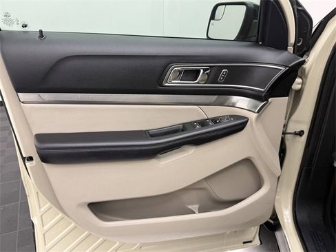 Used 2018 Ford Explorer XLT w/ Equipment Group 202A image 10