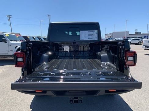 New 2025 Jeep Gladiator Mojave w/ Convenience Group image 24
