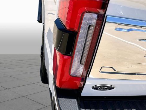Used 2024 Ford F250 Platinum AWD/4WD image 29