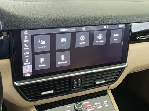 Used 2019 Porsche Cayenne AWD/4WD image 17