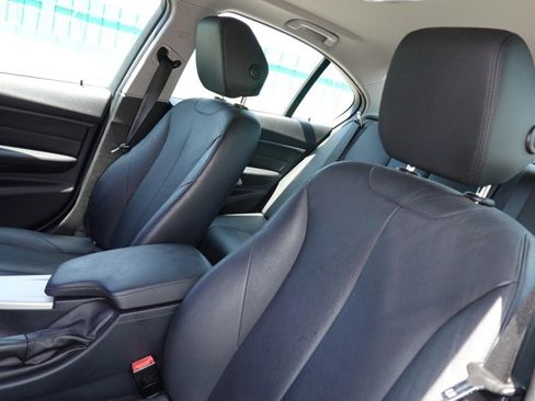 Used 2013 BMW 320i Sedan RWD image 15