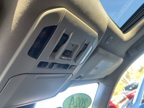 Used 2024 Toyota Highlander XLE image 42