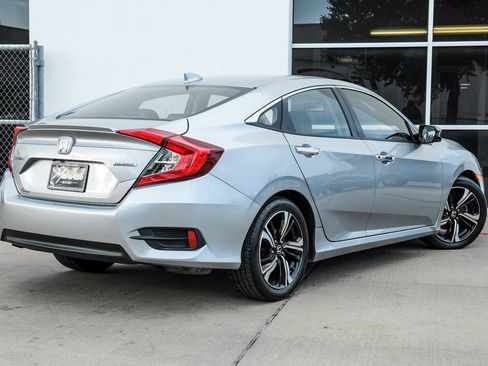 Used 2017 Honda Civic Touring image 9