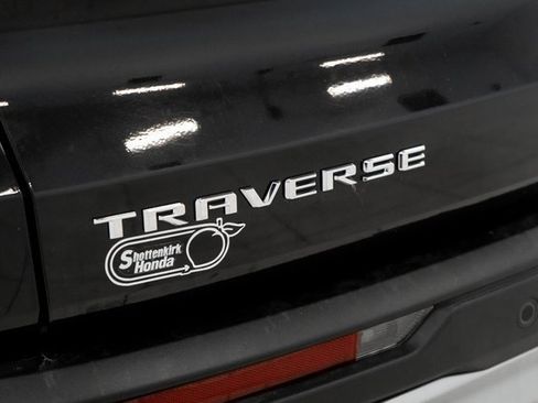 Used 2025 Chevrolet Traverse LT image 11