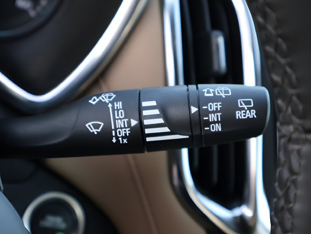 Used 2024 Chevrolet Equinox Premier FWD image 33