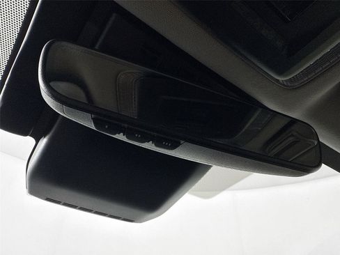 Used 2025 Toyota Prius Plug-In Hybrid image 23