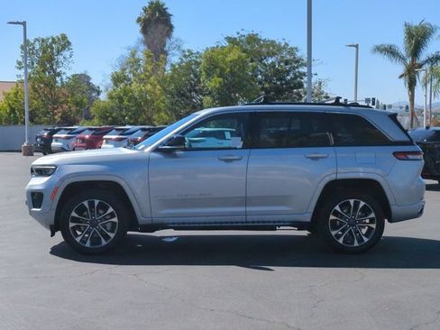 Used 2024 Jeep Grand Cherokee Overland w/ Luxury Tech Group IV AWD/4WD image 8
