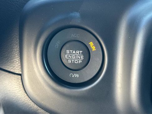 Used 2022 Jeep Wrangler Unlimited Sahara image 24