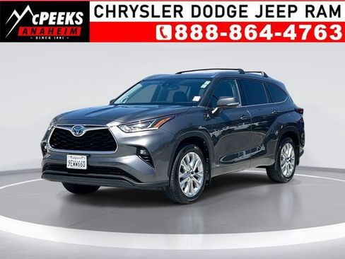 Used 2023 Toyota Highlander Limited AWD/4WD image 1