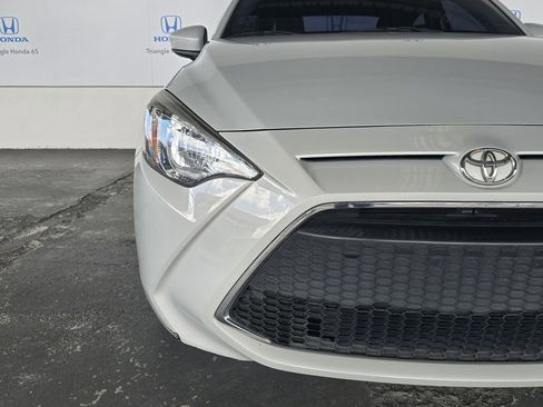 Used 2020 Toyota Yaris LE image 18