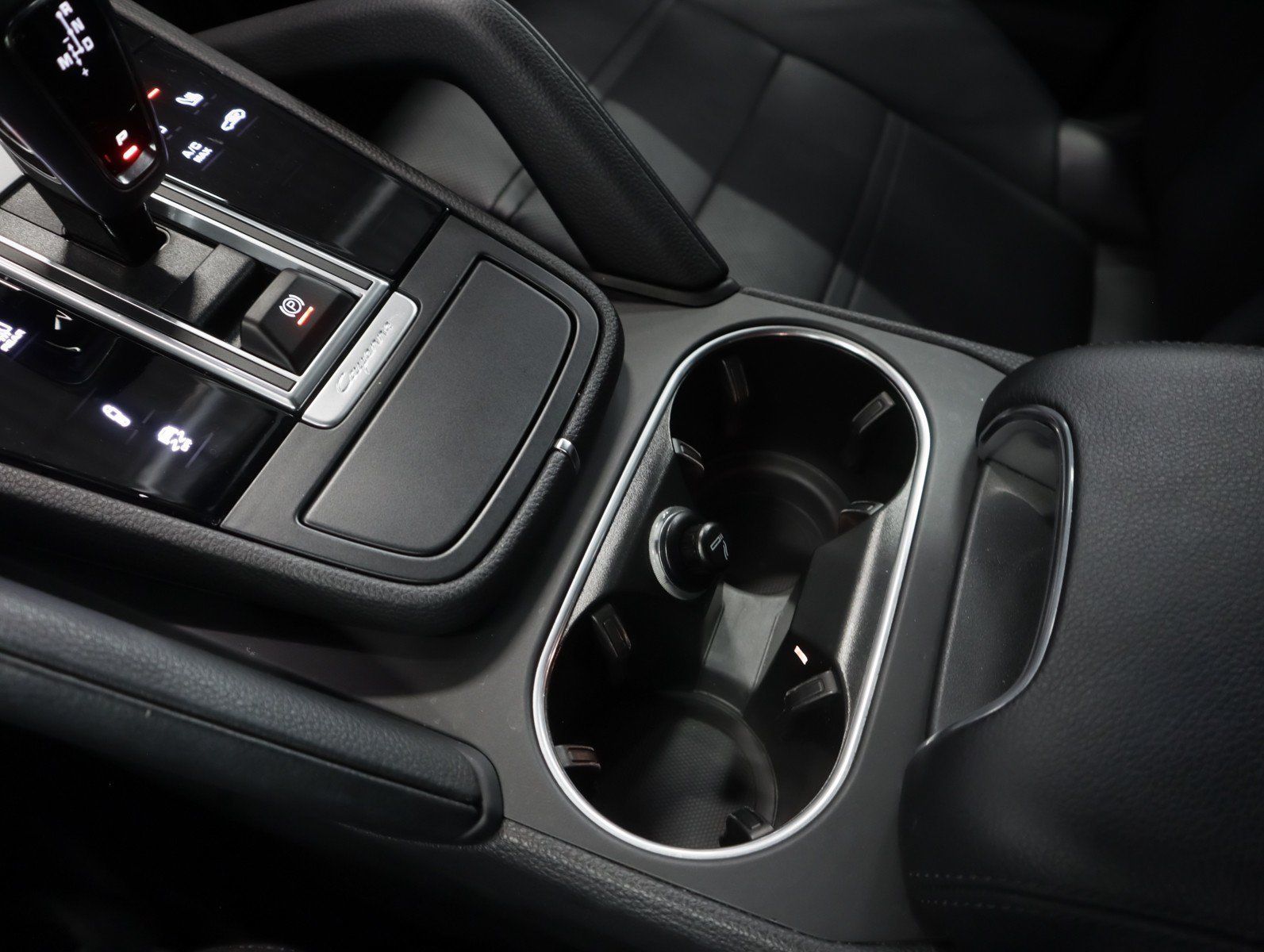 Certified 2023 Porsche Cayenne Coupe AWD/4WD image 18
