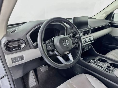 Certified 2025 Honda Pilot Touring image 9