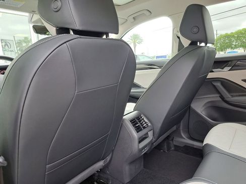 New 2026 Volkswagen Tiguan SE FWD image 16