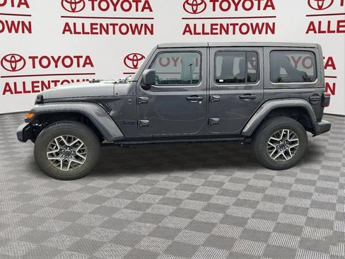 Used 2025 Jeep Wrangler Unlimited Sahara w/ Safety Group AWD/4WD image 4