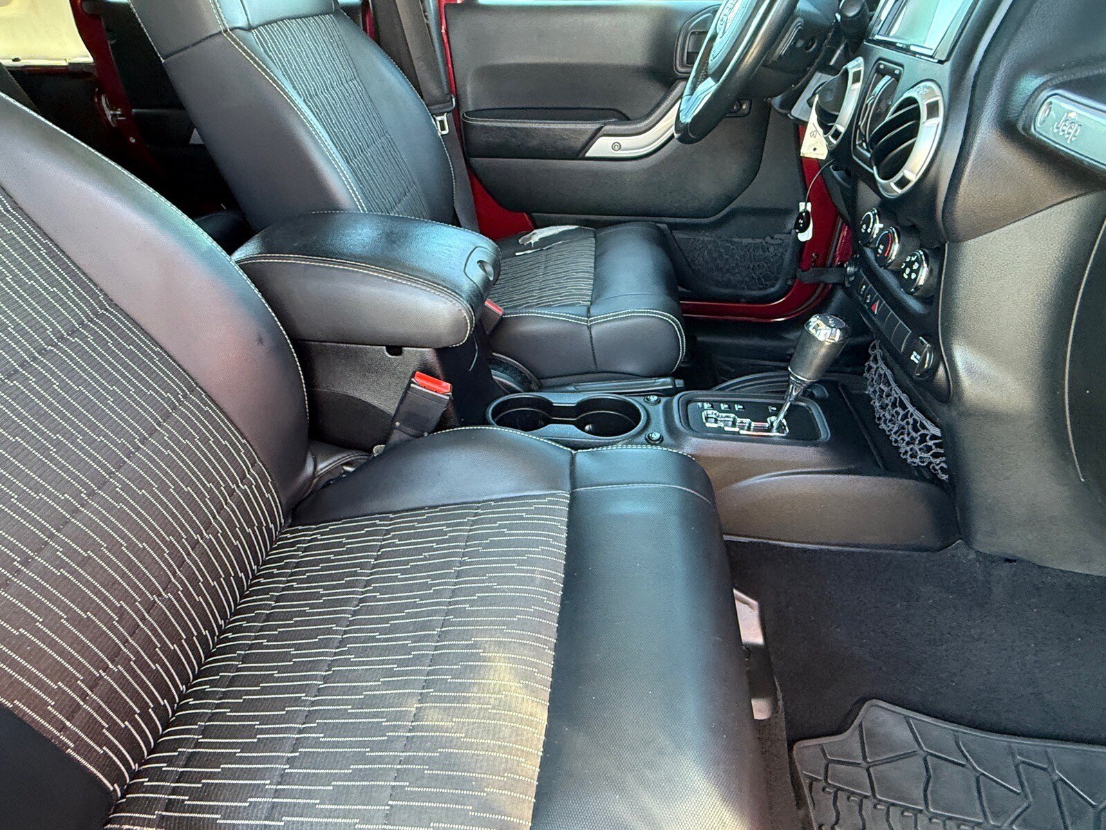 Used 2012 Jeep Wrangler Unlimited Sport AWD/4WD image 9