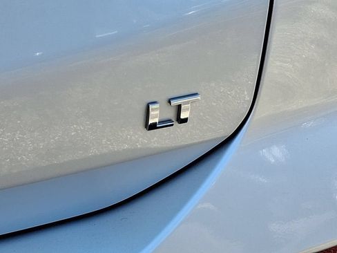 Used 2018 Chevrolet Equinox LT FWD image 32