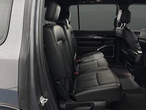 Used 2023 Jeep Wagoneer 4WD w/ HD Trailer Tow Package image 32