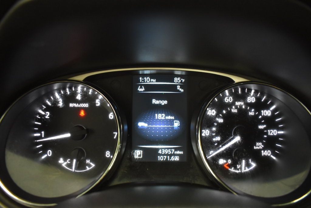 Used 2014 Nissan Rogue SV w/ SV Premium Package FWD image 31
