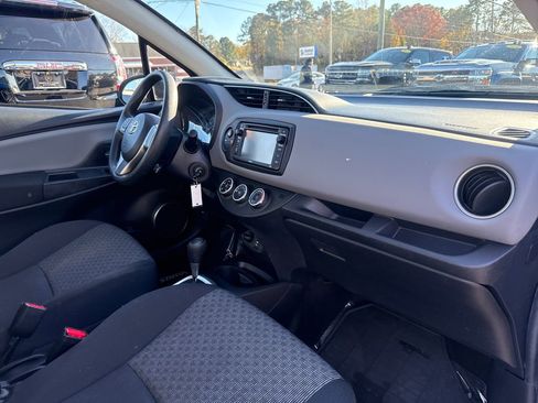 Used 2016 Toyota Yaris LE image 19