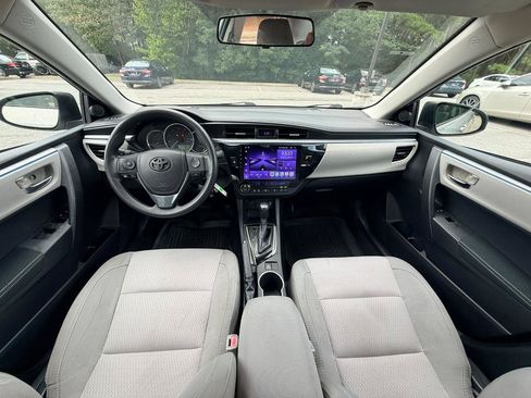 Used 2015 Toyota Corolla LE FWD image 2