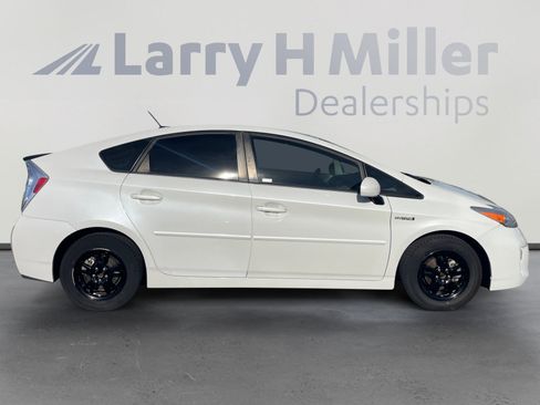 Used 2015 Toyota Prius Four image 6