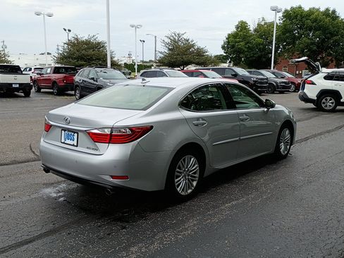 Used 2014 Lexus ES 350 w/ Luxury Package FWD image 3