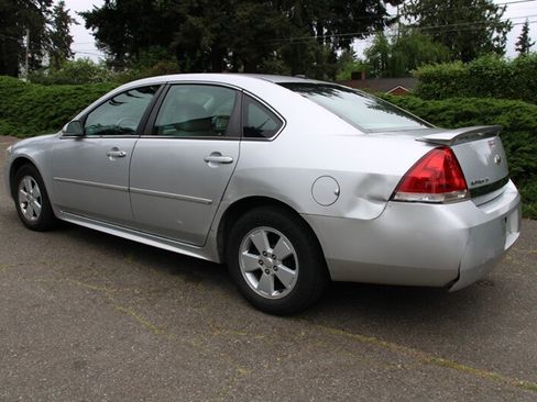 Used 2010 Chevrolet Impala LT w/ Luxury Edition Package FWD image 4
