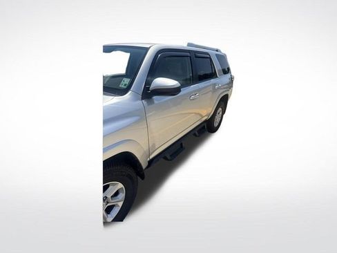 Used 2018 Toyota 4Runner SR5 AWD/4WD image 5
