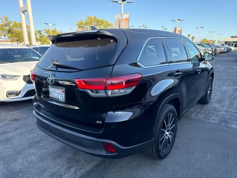 Used 2018 Toyota Highlander SE FWD image 13