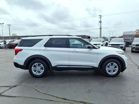 Used 2020 Ford Explorer XLT w/ Equipment Group 202A AWD/4WD image 2
