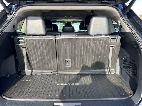 Used 2021 Toyota Highlander XLE image 9