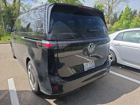 Used 2025 Volkswagen ID. Buzz Pro S RWD image 1