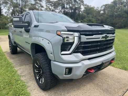 Used 2024 Chevrolet Silverado 2500 LTZ w/ LTZ Plus Package AWD/4WD image 2