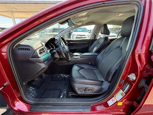 Used 2018 Toyota Camry SE FWD image 18