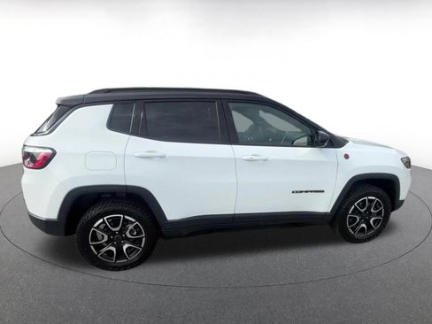 Used 2025 Jeep Compass Trailhawk AWD/4WD image 16