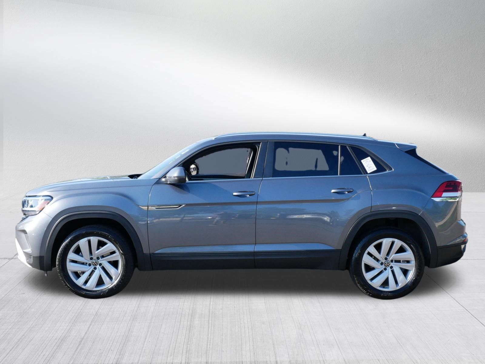 Certified 2023 Volkswagen Atlas Cross Sport SE w/ Panoramic Sunroof Package AWD/4WD image 4