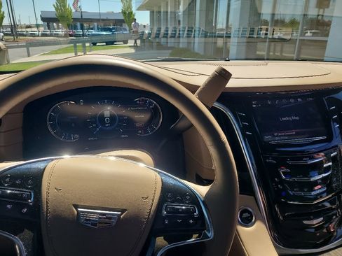 Used 2020 Cadillac Escalade Platinum AWD/4WD image 8