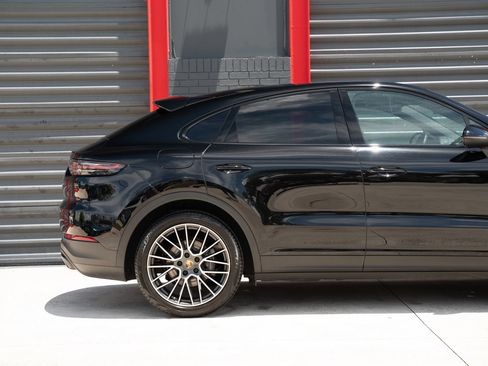 Used 2020 Porsche Cayenne AWD/4WD image 4