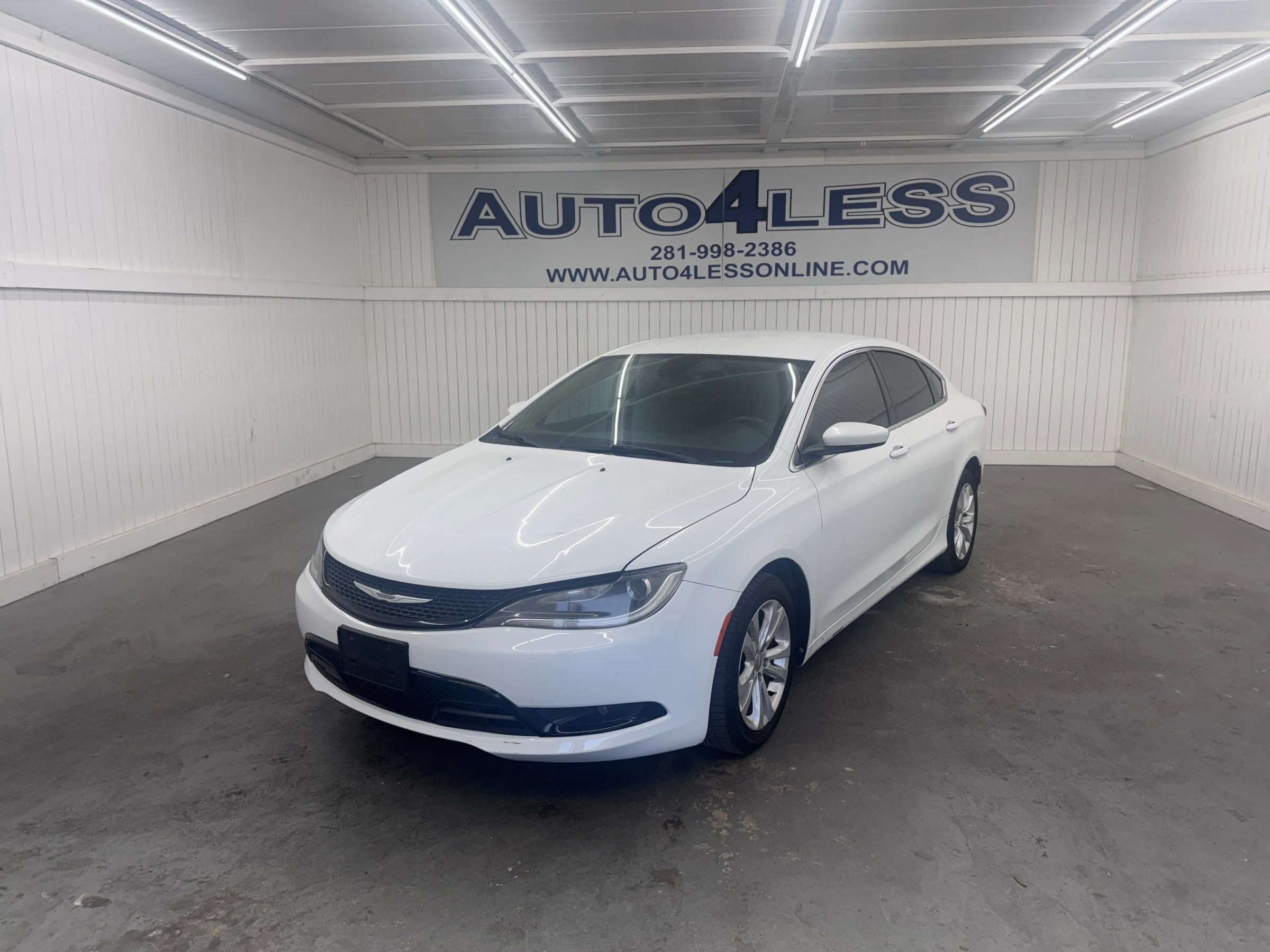 Used 2015 Chrysler 200 Limited w/ Convenience Group FWD image 1