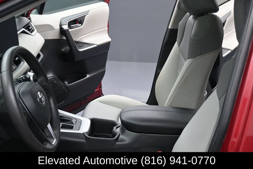 Used 2023 Toyota RAV4 XLE Premium AWD/4WD image 18